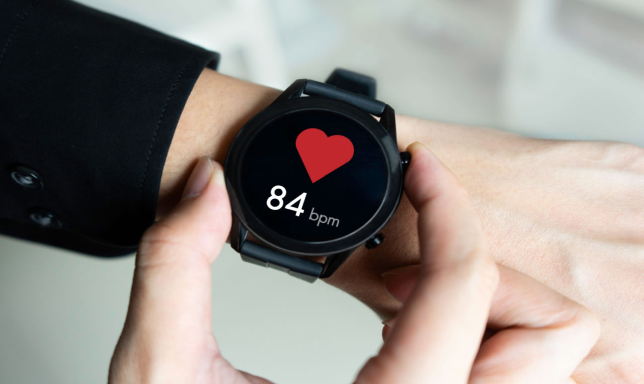 Smartwatch oferece riscos para quem tem marca-passo? Entenda