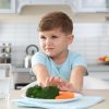Crianças com transtorno sensorial têm problemas para comer; entenda