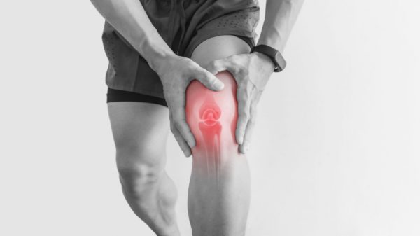 Dor no joelho: saiba quando a cirurgia é uma opção de tratamento