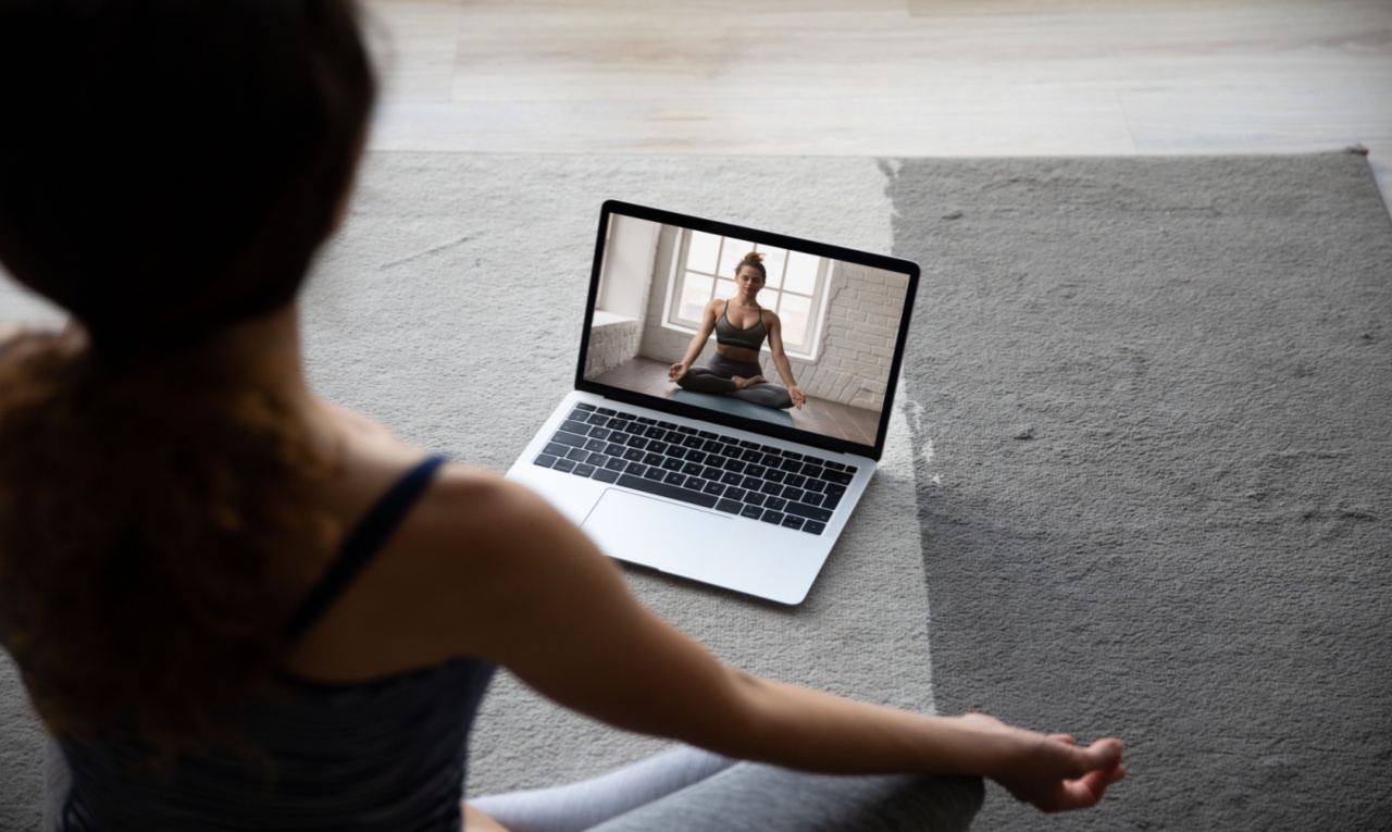 Faça de casa: veja se vale a pena fazer yoga online