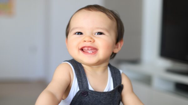 É possível nascer com dentes? Entenda caso de bebê de Campo Grande